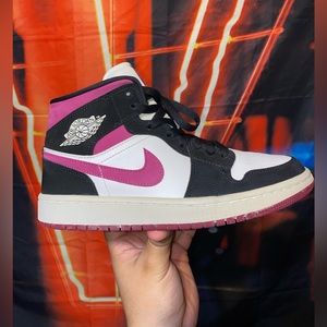 Air Jordan 1 Mid ‘Cactus Flower/Magenta’